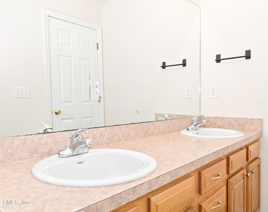 574 Stocks Street - Photo Thumbnail 13