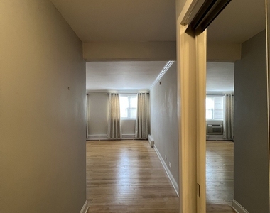 2400 W Balmoral Avenue - Photo Thumbnail 4