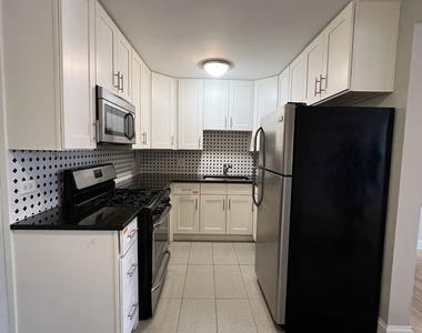 2400 W Balmoral Avenue - Photo Thumbnail 6