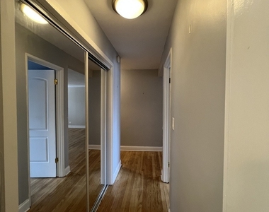 2400 W Balmoral Avenue - Photo Thumbnail 3
