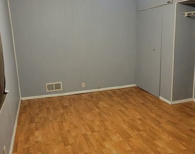 1823 9th Street - Photo Thumbnail 7