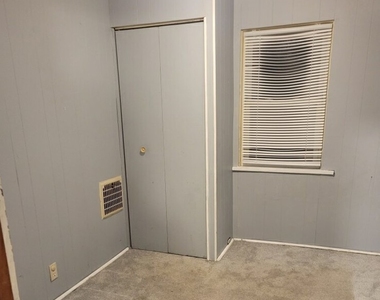 1823 9th Street - Photo Thumbnail 4
