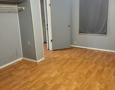1823 9th Street - Photo Thumbnail 11