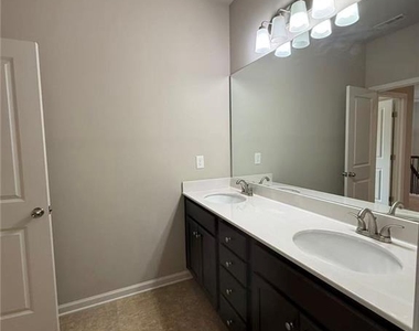 3059 Ivy Crossing Drive - Photo Thumbnail 18