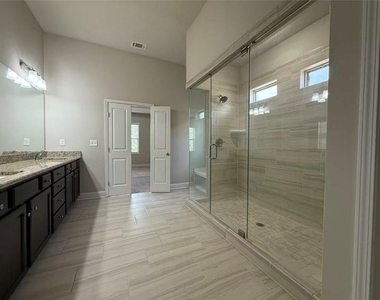 3059 Ivy Crossing Drive - Photo Thumbnail 14
