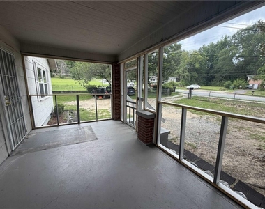 2353 Shelby Street - Photo Thumbnail 3