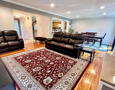 805 Suffield Square - Photo Thumbnail 4