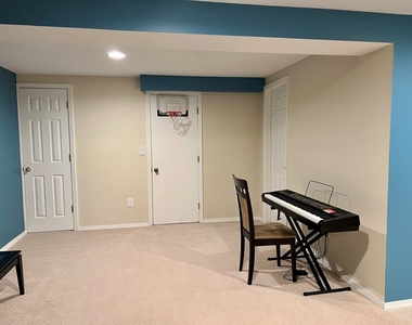 805 Suffield Square - Photo Thumbnail 8