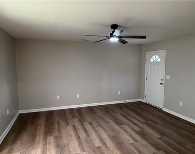 1286 N Lea Court Se - Photo Thumbnail 2