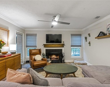 6800 Glenridge Drive - Photo Thumbnail 4