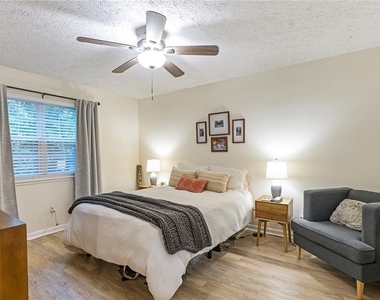 6800 Glenridge Drive - Photo Thumbnail 16