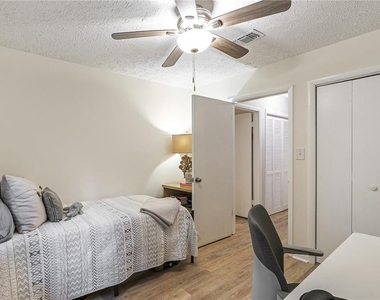 6800 Glenridge Drive - Photo Thumbnail 24