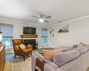 6800 Glenridge Drive - Photo Thumbnail 3
