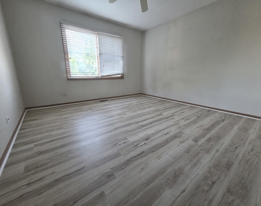 1485 Exeter Lane - Photo Thumbnail 9