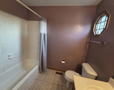 1485 Exeter Lane - Photo Thumbnail 11