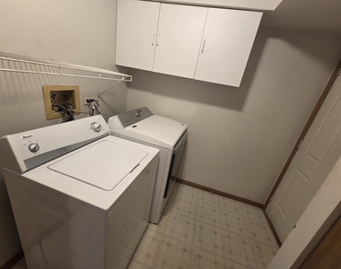 1485 Exeter Lane - Photo Thumbnail 6