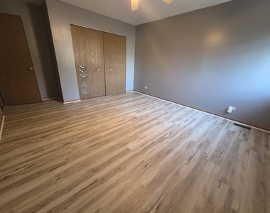 1485 Exeter Lane - Photo Thumbnail 7