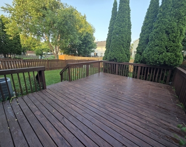 1485 Exeter Lane - Photo Thumbnail 16