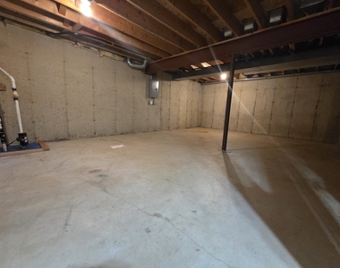 1485 Exeter Lane - Photo Thumbnail 15
