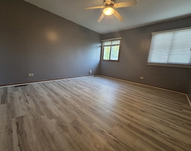 1485 Exeter Lane - Photo Thumbnail 8