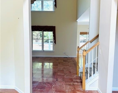 811 Valley Drive - Photo Thumbnail 1
