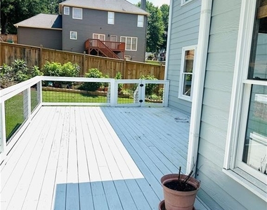 811 Valley Drive - Photo Thumbnail 21