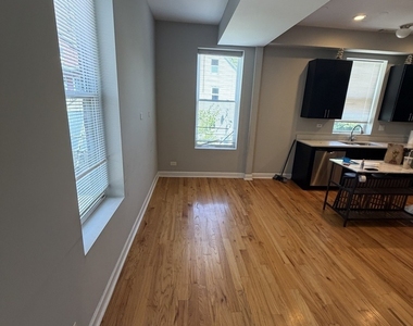 2724 W 16th Street - Photo Thumbnail 3