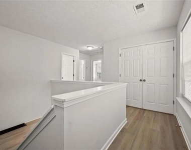 173 Village Trace - Photo Thumbnail 8