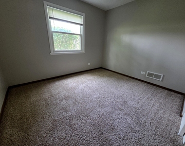 321 Joan Court - Photo Thumbnail 8