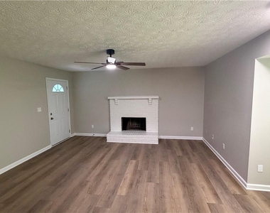 1286 N Lea Court Se - Photo Thumbnail 2
