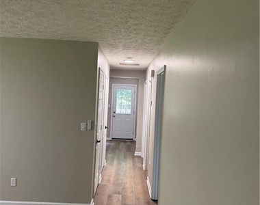 1286 N Lea Court Se - Photo Thumbnail 4