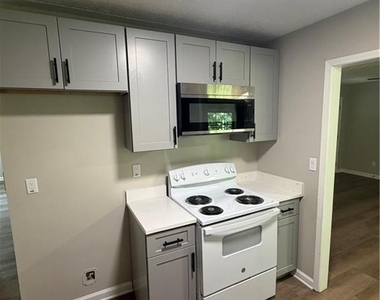 1286 N Lea Court Se - Photo Thumbnail 6