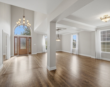 5280 Burnham Street - Photo Thumbnail 2