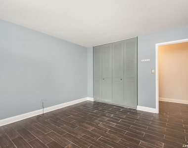 1049 W Ogden Avenue - Photo Thumbnail 14