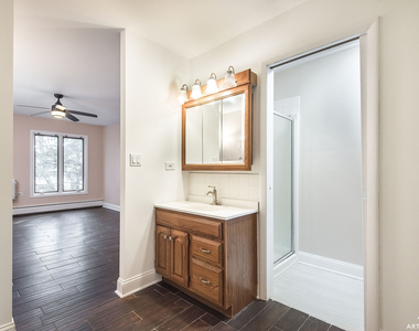 1049 W Ogden Avenue - Photo Thumbnail 12