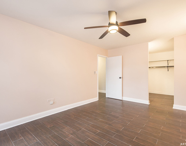1049 W Ogden Avenue - Photo Thumbnail 10