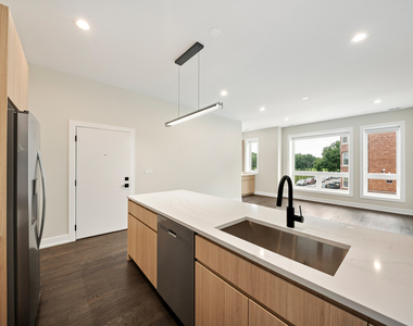 408 E 50th Place - Photo Thumbnail 4