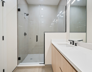408 E 50th Place - Photo Thumbnail 11