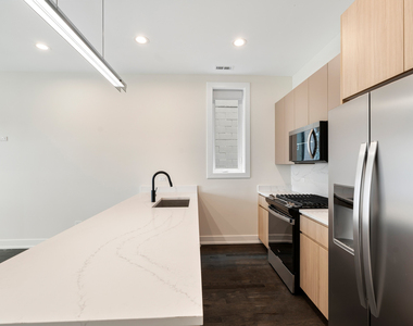 408 E 50th Place - Photo Thumbnail 5