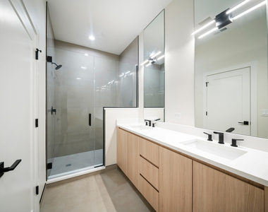 408 E 50th Place - Photo Thumbnail 10