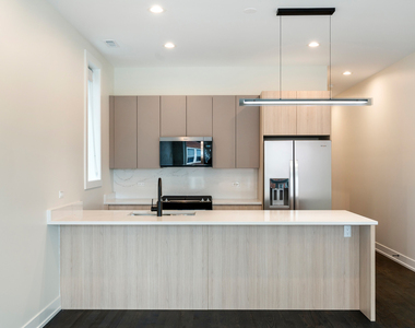 408 E 50th Place - Photo Thumbnail 2