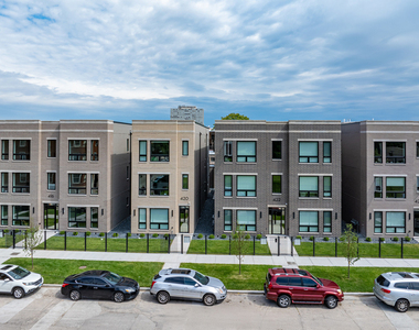 416 E 50th Place - Photo Thumbnail 1
