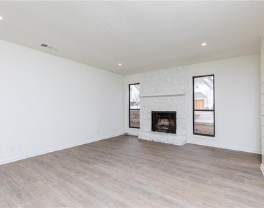 1604 Walker Street Se - Photo Thumbnail 2