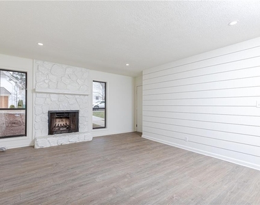 1604 Walker Street Se - Photo Thumbnail 3