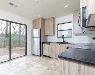 1604 Walker Street Se - Photo Thumbnail 5