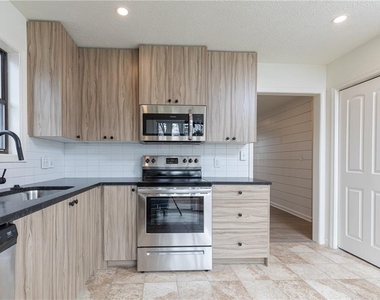 1604 Walker Street Se - Photo Thumbnail 8