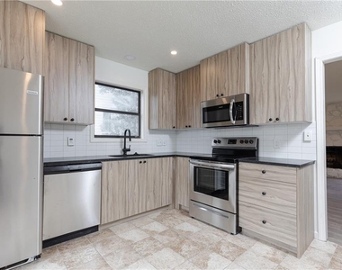 1604 Walker Street Se - Photo Thumbnail 6