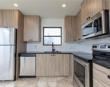 1604 Walker Street Se - Photo Thumbnail 7