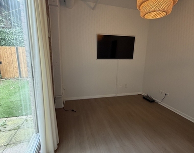 1740 N Maplewood Avenue - Photo Thumbnail 6