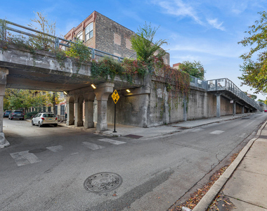 1740 N Maplewood Avenue - Photo Thumbnail 11
